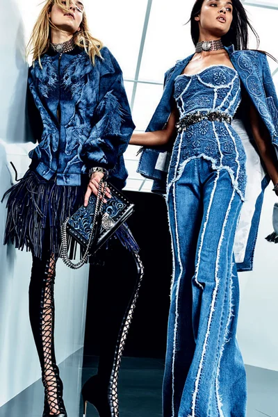 Look 16